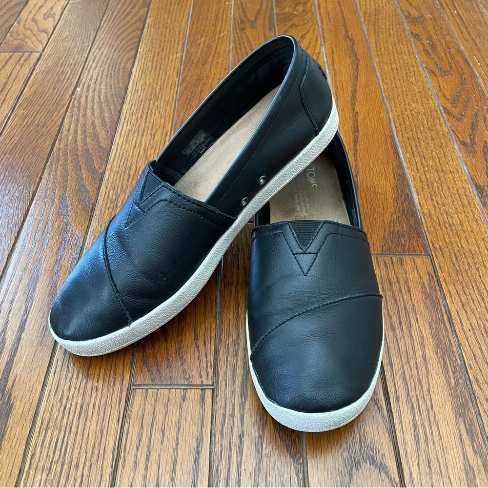 TOMS Avalon Slip On Women’s Black Sneakers - Size 8.5